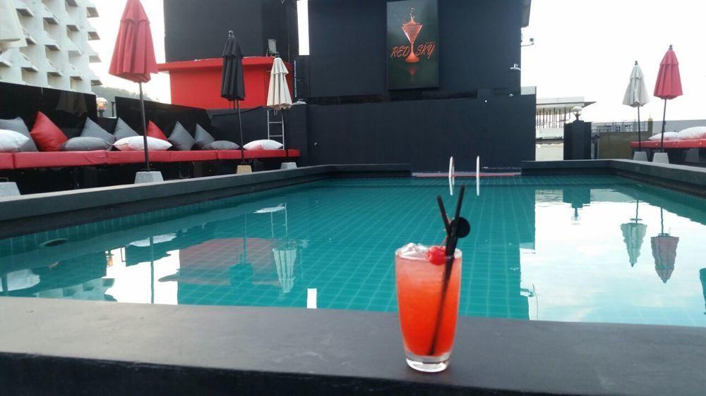 Sharaya Patong Hotel Bagian luar foto