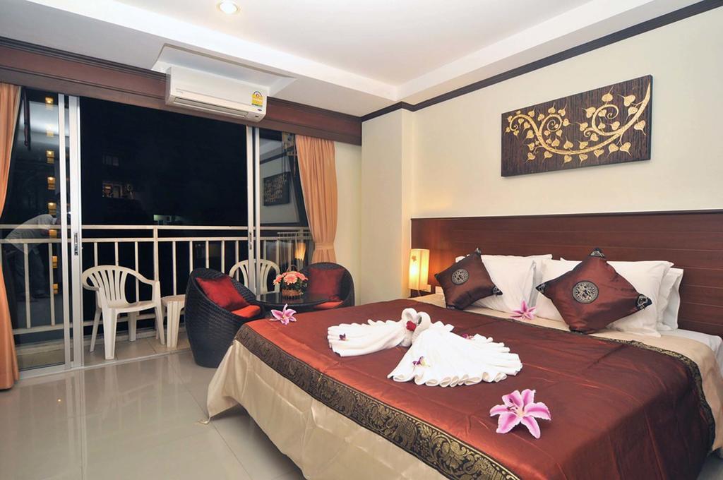 Sharaya Patong Hotel Bagian luar foto