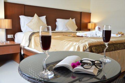 Sharaya Patong Hotel Bagian luar foto