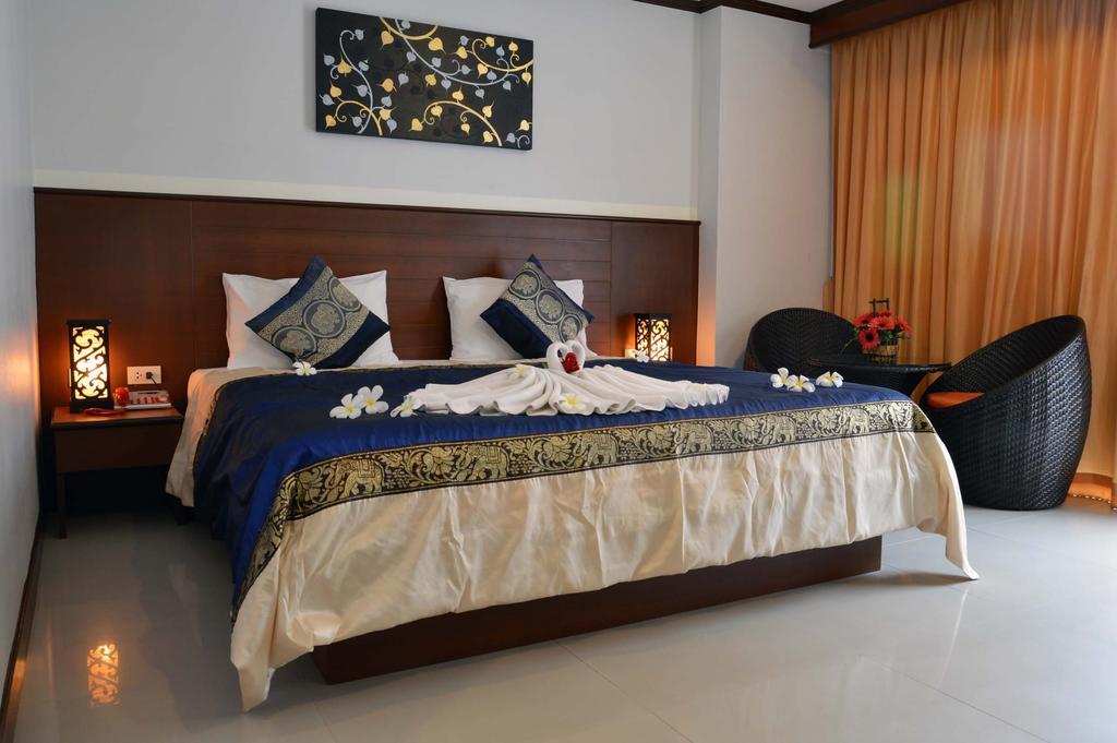 Sharaya Patong Hotel Bagian luar foto
