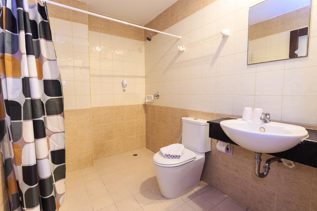 Sharaya Patong Hotel Bagian luar foto