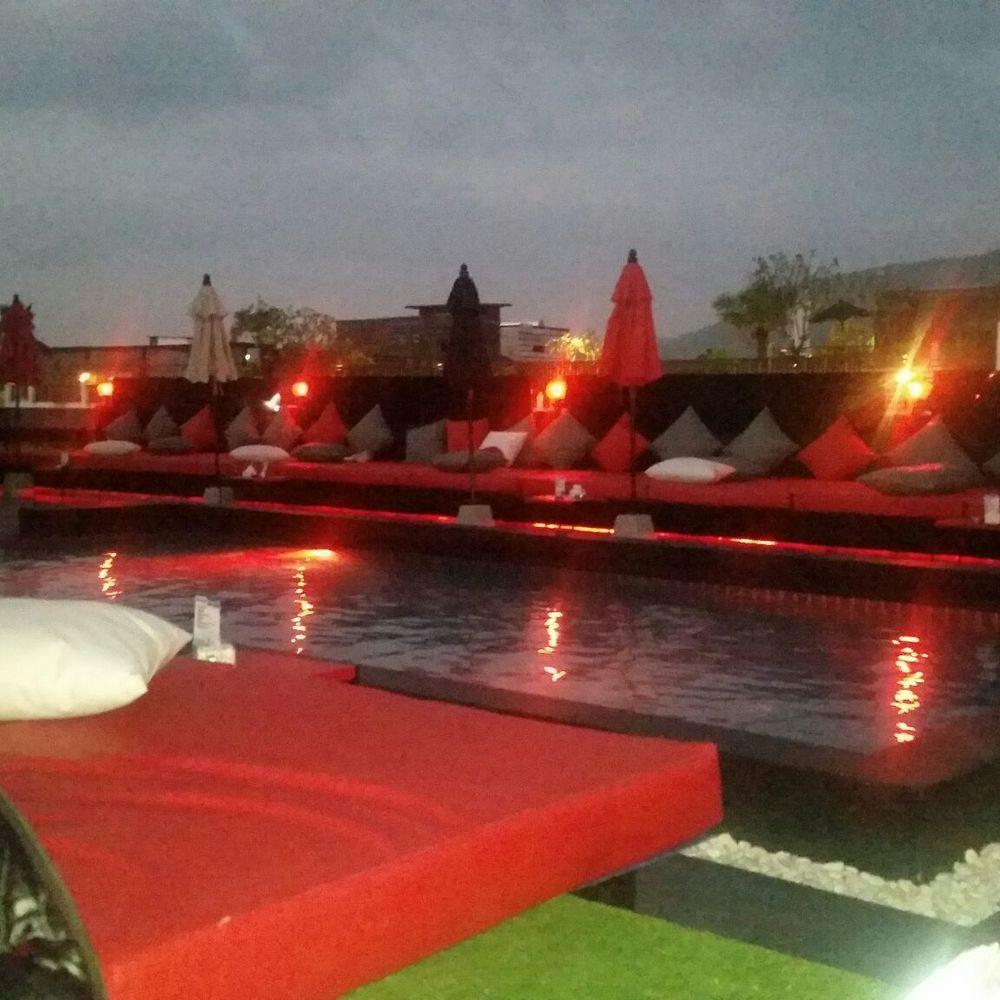 Sharaya Patong Hotel Bagian luar foto