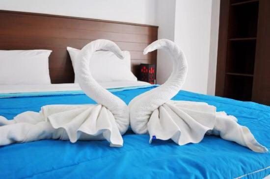 Sharaya Patong Hotel Bagian luar foto