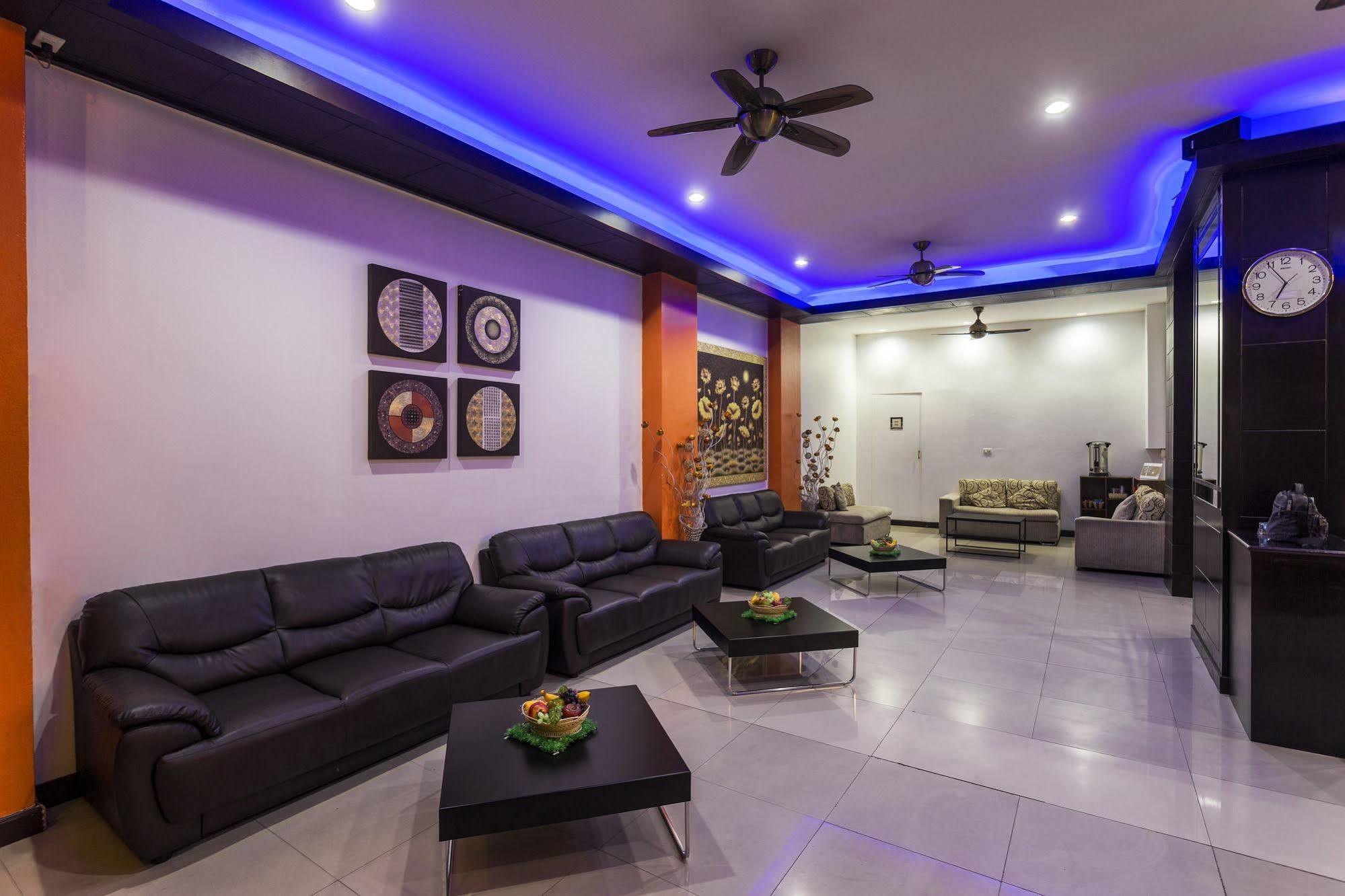Sharaya Patong Hotel Bagian luar foto