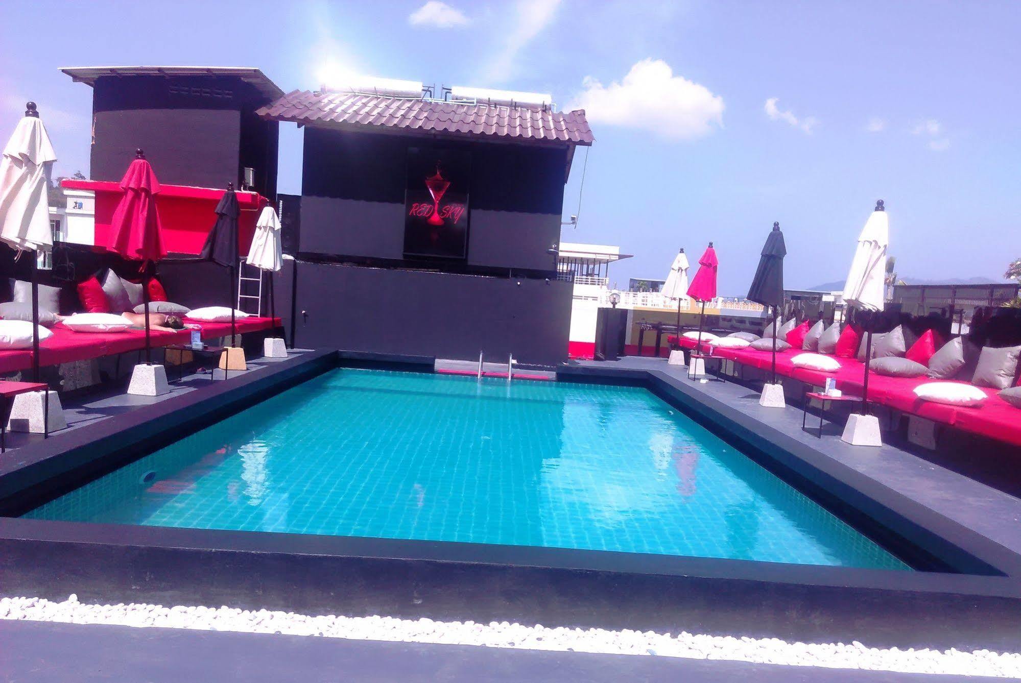 Sharaya Patong Hotel Bagian luar foto