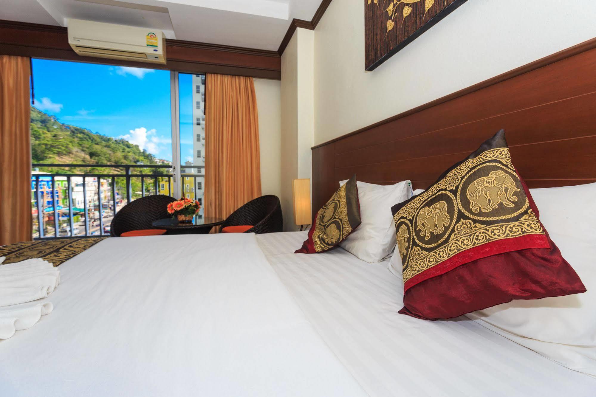 Sharaya Patong Hotel Bagian luar foto