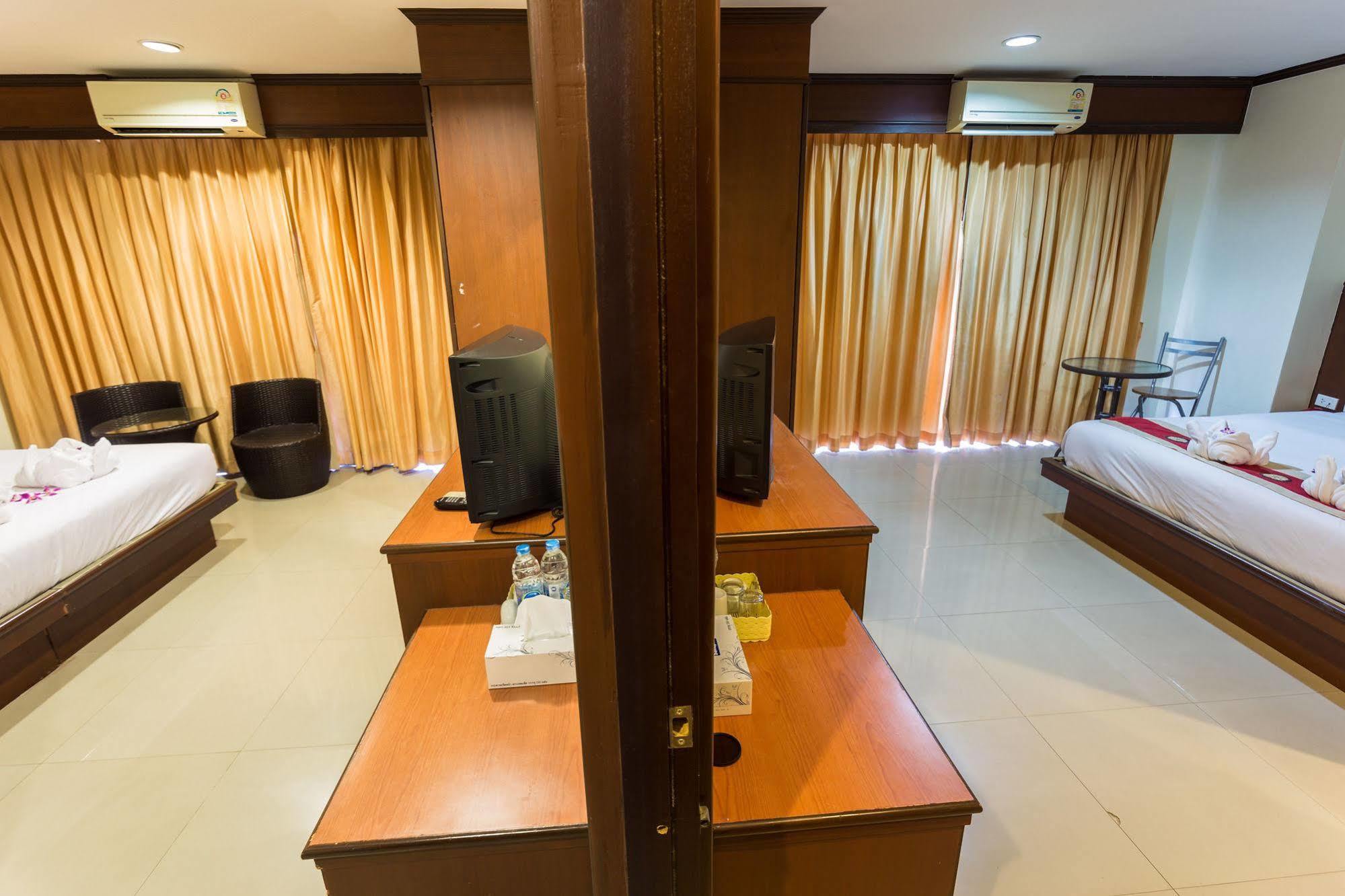 Sharaya Patong Hotel Bagian luar foto