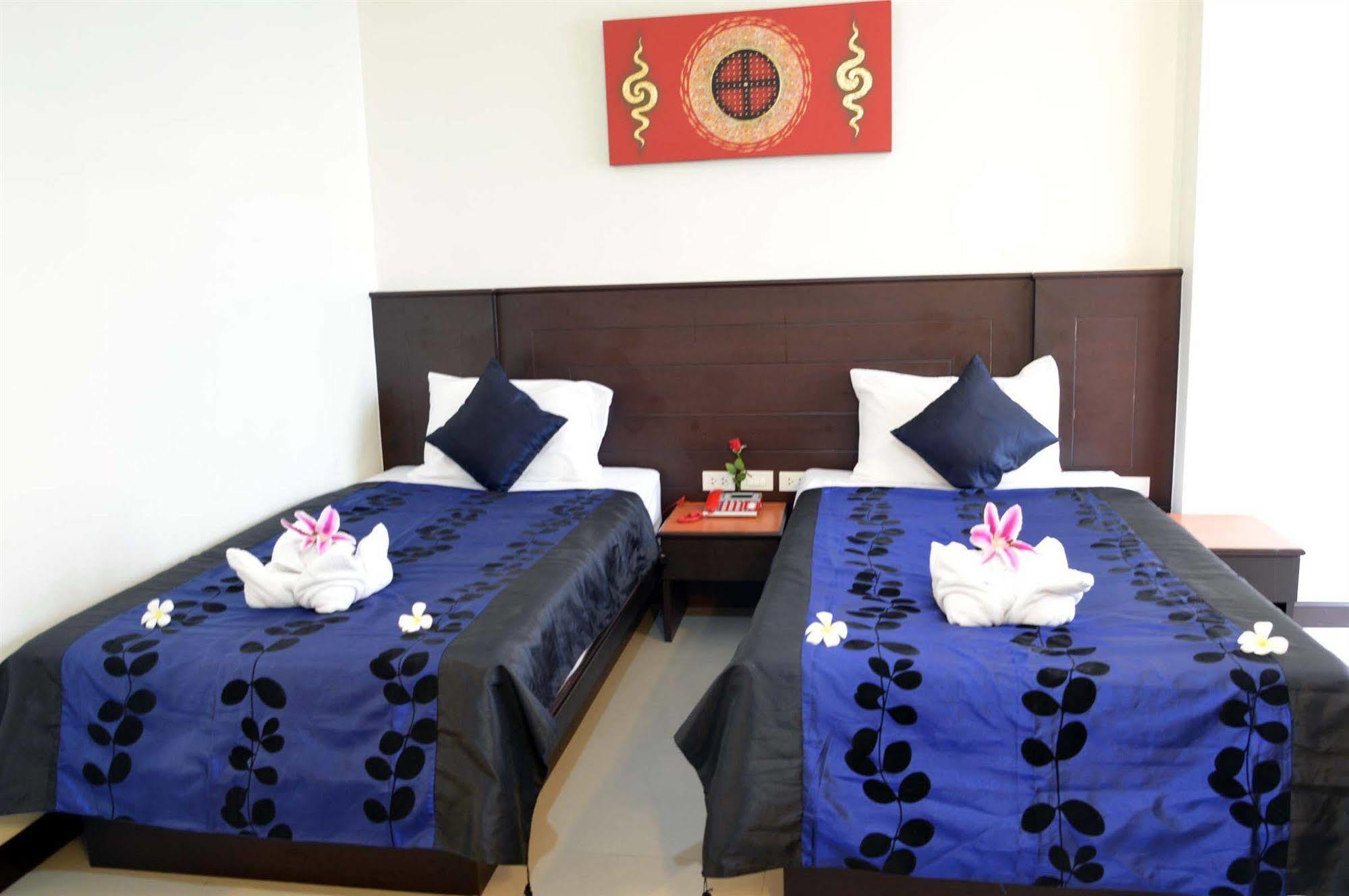 Sharaya Patong Hotel Bagian luar foto