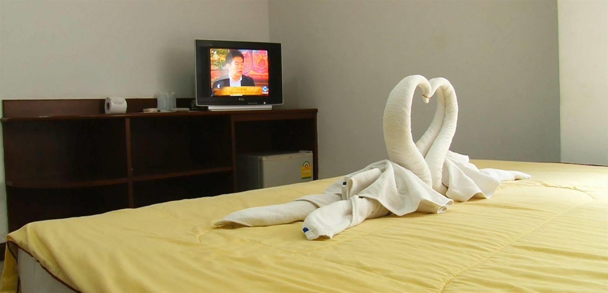 Sharaya Patong Hotel Bagian luar foto